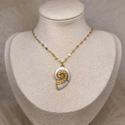 EVAMON  SHELL NECKLACE 